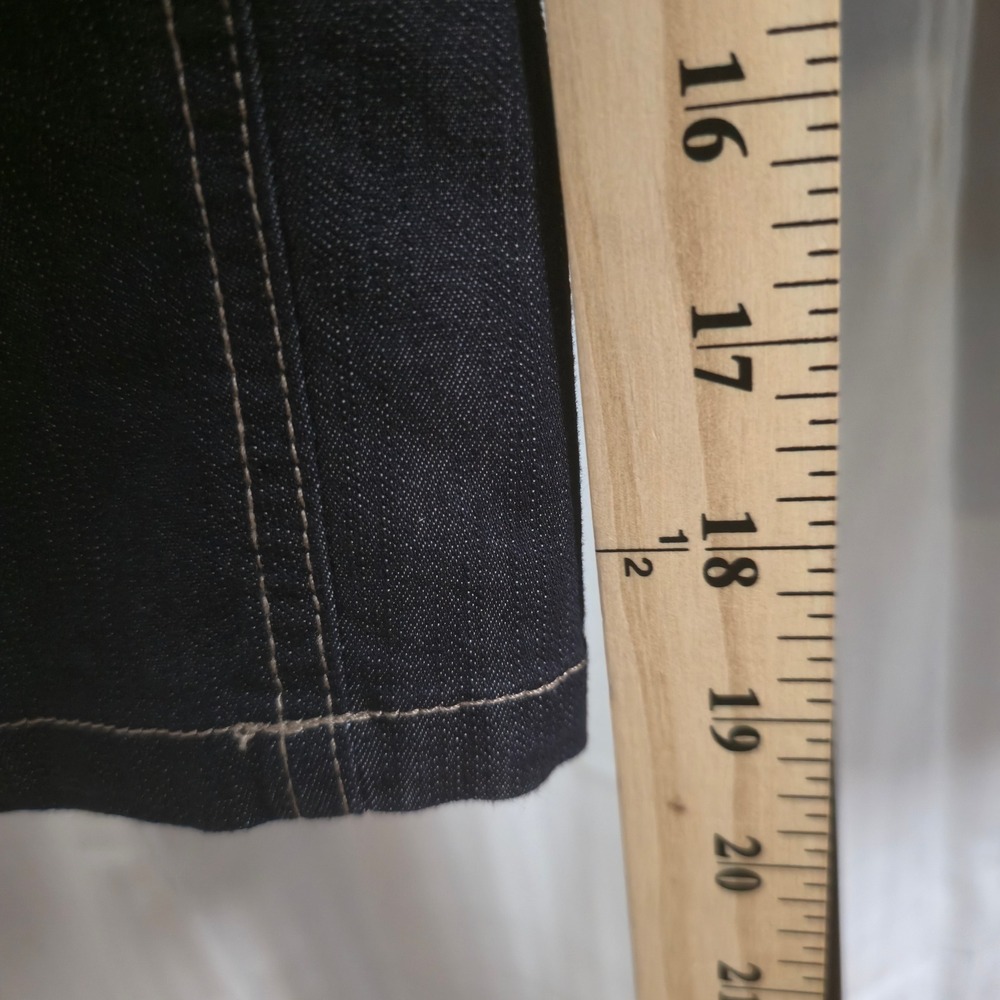 CATO Dark Wash Denim Capris Button Pocket Detail Women's‎ Size 4 Cropped Jeans - Picture 7 of 11